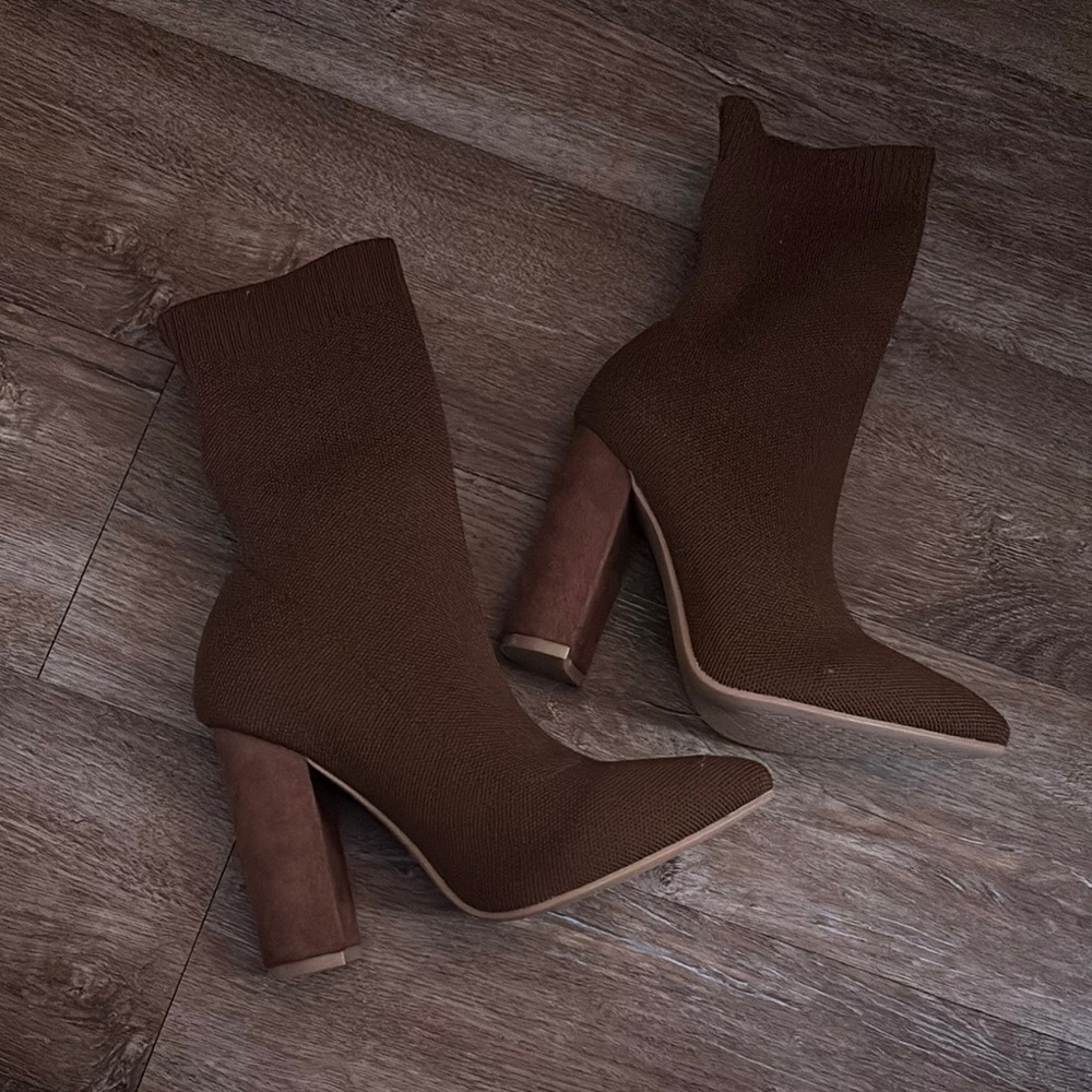 Elegant Brown Women's Boots
